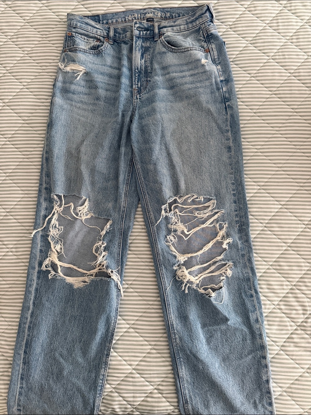 American Eagle Outfitters Light Blue Distressed Boyfriend Jeans
